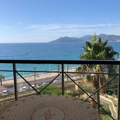 Cannes apartment with sea view