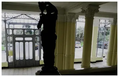 a statue of a person standing in front of a building at Appartement Claire Deluxe in Cannes