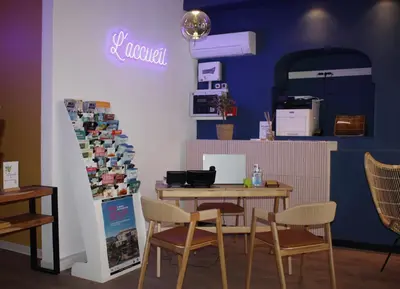 a room with a table and chairs and a purple wall at Charlie's Hôtel Cannes in Cannes