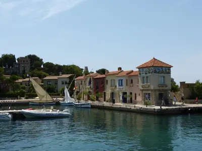 a group of boats in the water next to buildings at carré d'or rue d'ANTIBES à quelques pas du palais des Festivals in Cannes