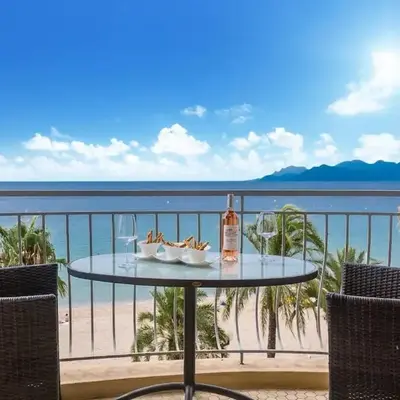 Superb Bright Apartment with Sea View