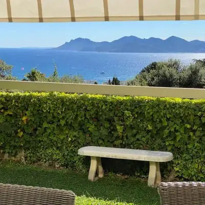 Appartement - villa Le Saint Georges avec superbe jardin et vue mer panoramique