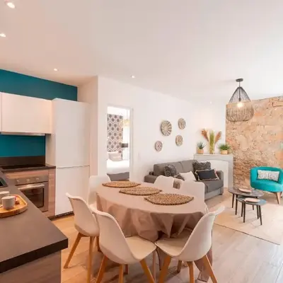 Prime Location Hyper Center Ideal for Couples & Families - Walk Everywhere -By Totolulucannes