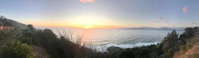 a sunset over a body of water with the sun setting at Appartement PALOMA Proche Cannes in Le Cannet