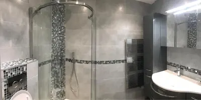 a bathroom with a shower and a toilet and a sink at 19 Rue du Parc Alexandre III in Cannes