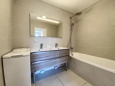 a bathroom with a sink and a mirror and a tub at Montfleurie TEI142 3P in Cannes
