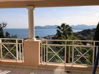 a balcony with a view of the ocean at T2 superbe vue mer Cannes in Cannes
