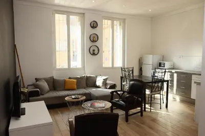 a living room with a couch and a table at Centre ville 10 min de la Croisette/Downtown in Cannes