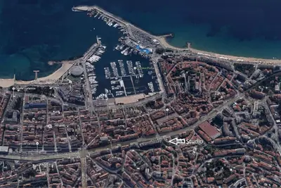 an overhead view of a city with a harbor at Studio Appartement Cannes Centre - 5 min à pied du Palais des Festivals et Congrès in Cannes