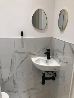 a white bathroom with a sink and a mirror at Studio contemporain à Cannes avec terrasse et parking - 35 m² in Cannes