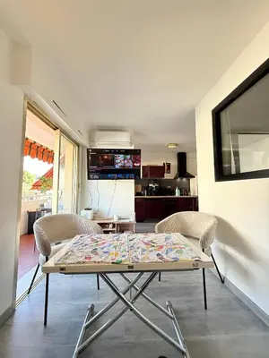 a table and two chairs in a living room at Le Gallieni in Cannes