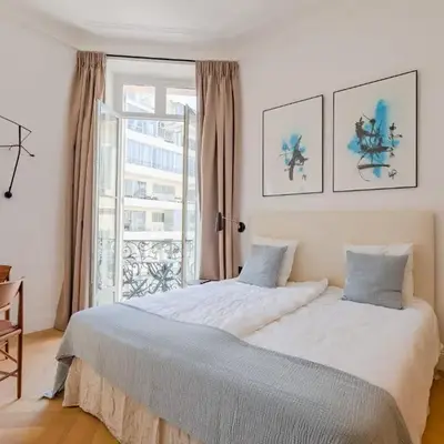 La Guitare 23 - Large modern studio with balcony in center of Cannes