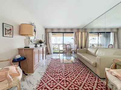 a living room with a couch and a red rug at Luxury 1 bedroom Jardins Croisette 5 mins Croisette 265 in Cannes