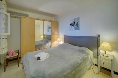 a bedroom with a large bed and a mirror at Spacieux 2 Pièces Vue MER, FELIX FAURE- FORVILLE A1B047 in Cannes
