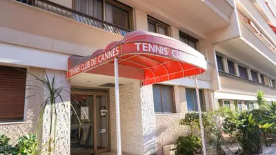 a sign for aanoogaanooga tennties company in front of a building at Proche Croisette, Studio Cosy by Palmazur in Cannes