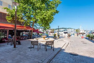 a street with a table and chairs and a street light at Studio Léa in Cannes