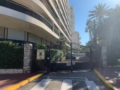 a gate in front of a building with a palm tree at Gallia Bella By SCLS Locations in Cannes