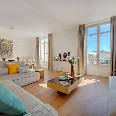 IMMOGROOM - Magnificent 180m duplex apartment - Parking - Air conditioning