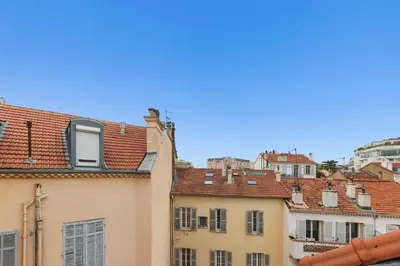 a view of roofs of buildings in a city at Le Carnot - HYPERCENTRE - Cosy & Climatisation in Cannes