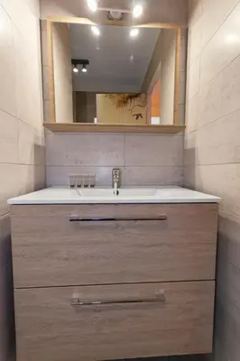 a bathroom with a sink and a mirror at Le Carnot - HYPERCENTRE - Cosy & Climatisation in Cannes