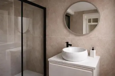 a bathroom with a sink and a mirror at Studio chic rénové à 5 min du Palais & de la Croisette Cannes in Cannes