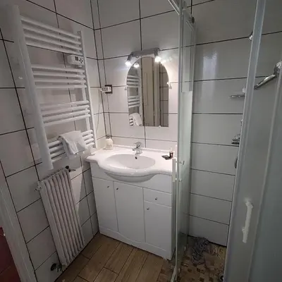 a bathroom with a sink and a mirror at Rez-de-villa Mougins in Mougins