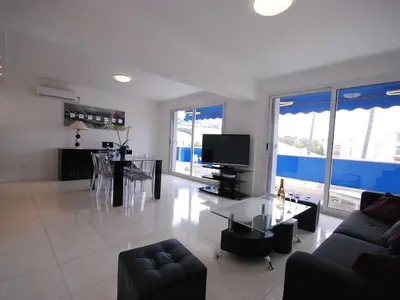 a living room with a couch and a table at T3 Pte Croisette Vue mer Plage à 100m in Cannes