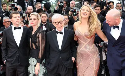 a group of actors on the red carpet at a premiere at T3 Pte Croisette Vue mer Plage à 100m in Cannes