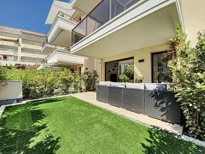 an image of a house with a green lawn at Apartment Palm Beach with a nice swimming pool in Cannes