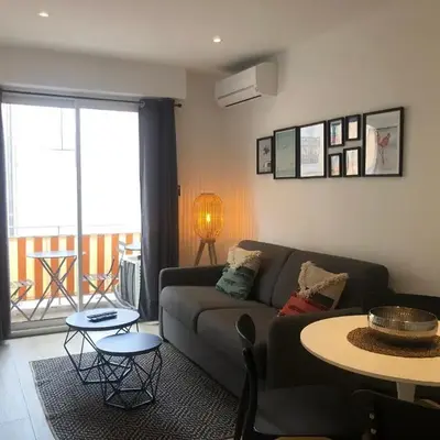 C001-Beau studio neuf situé au centre