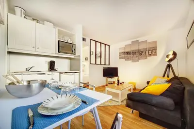 a living room with a couch and a table at Le Dol - 150m plages - Suquet - Verrière Côte d'azur in Cannes