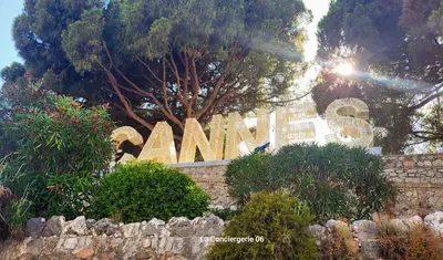 a sign for the entrance to the zoo at CANNES STUDIO - wifi, clim in Cannes
