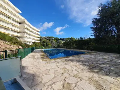 a swimming pool in a yard next to a building at Solezia appartement, piscine et vue mer, by Welcome to Cannes in Cannes