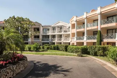 an apartment building with a driveway in front of it at Résidence Cannes Villa Francia - maeva Home - Appartement 2 pièces 6 personnes - Sélection MAE-6118 in Cannes