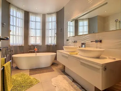 a bathroom with two sinks and a large mirror at Un Palais au prix d'un 3 étoiles in Cannes
