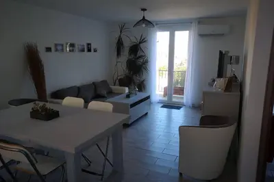 a living room with a table and a couch at Jolie petite Maison de Charme dans quartier boisé in Vallauris