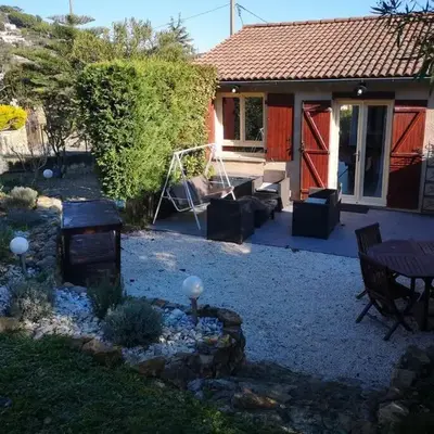 Jolie petite Maison de Charme dans quartier boisé