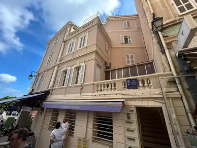 a man and woman standing in front of a building at Joli Studio VIEUX PORT-BAS SUQUET A0B065 in Cannes
