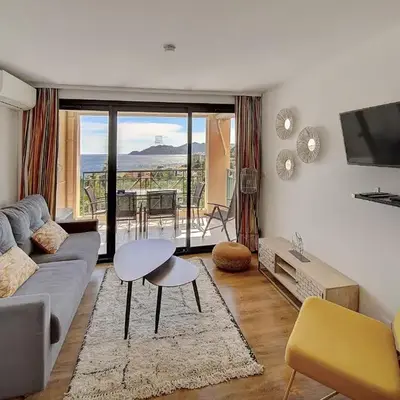 IMMOGROOM - 2 Rooms - Renovated - Pool - Parking - Air conditioning -