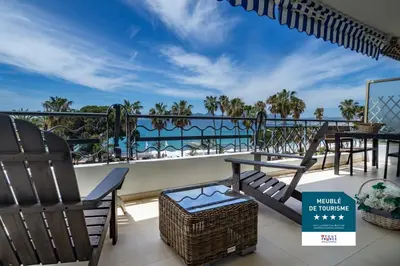 a balcony with chairs and a view of the ocean at Cannes Croisette Superbe 3P front de mer in Cannes
