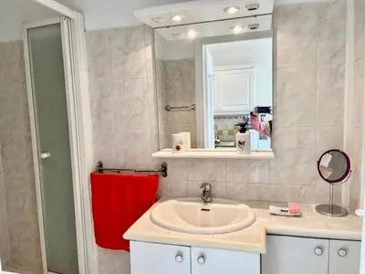 a bathroom with a sink and a mirror at Idéal congrès Studio 33m2 à 4 minutes du Palais in Cannes