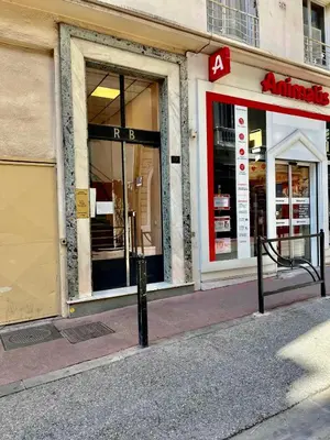 a store front of a store with windows with a number four at Idéal congrès Studio 33m2 à 4 minutes du Palais in Cannes