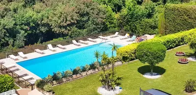 an overhead view of a swimming pool with lounge chairs and trees at Ref BEAUSITE - Palmes d'Or Properties in Cannes