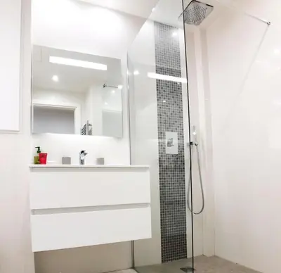a bathroom with a sink and a shower at 2 pièces Luxueux en face du Martinez et Croisette in Cannes