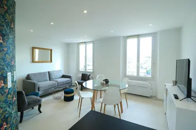 a living room with a table and a couch at Chic 2 chambres vue PORT, FELIX FAURE-COEUR DE CANNES A2B218 in Cannes