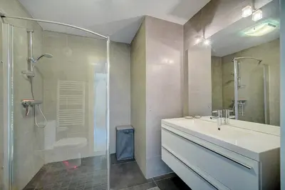 a bathroom with a sink and a shower at Moderne 2 pièces TERRASSE PARKING, Clémenceau A1B230 in Cannes