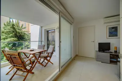 a dining room with a table and chairs at Moderne 2 pièces TERRASSE PARKING, Clémenceau A1B230 in Cannes