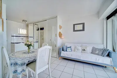 a living room with a bed and a table at 2 pièces TERRASSE vue MER- 20 m de la PLAGE A1B120 in Cannes