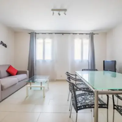Bright Apartment In The Heart Of Cannes