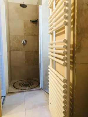 a bathroom with a shower with a glass door at Bel appartement bien placé au cœur de Cannes in Cannes
